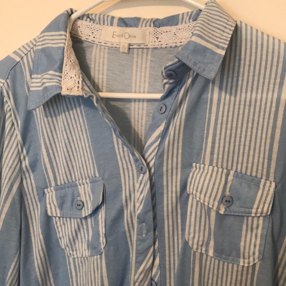 Button down blouse - Picture 2 of 4